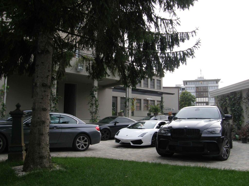 Zuretti 61 Bed & Breakfast Milan Exterior photo