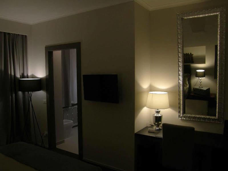 Zuretti 61 Bed & Breakfast Milan Exterior photo